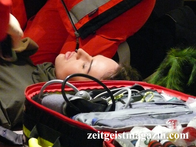 Florian Stöhr wird vom Notarzt betreut Florian Stöhr wird vom Notarzt betreut