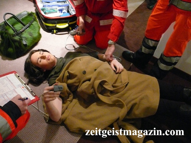 Florian Stöhr wird vom Notarzt betreut Florian Stöhr wird vom Notarzt betreut